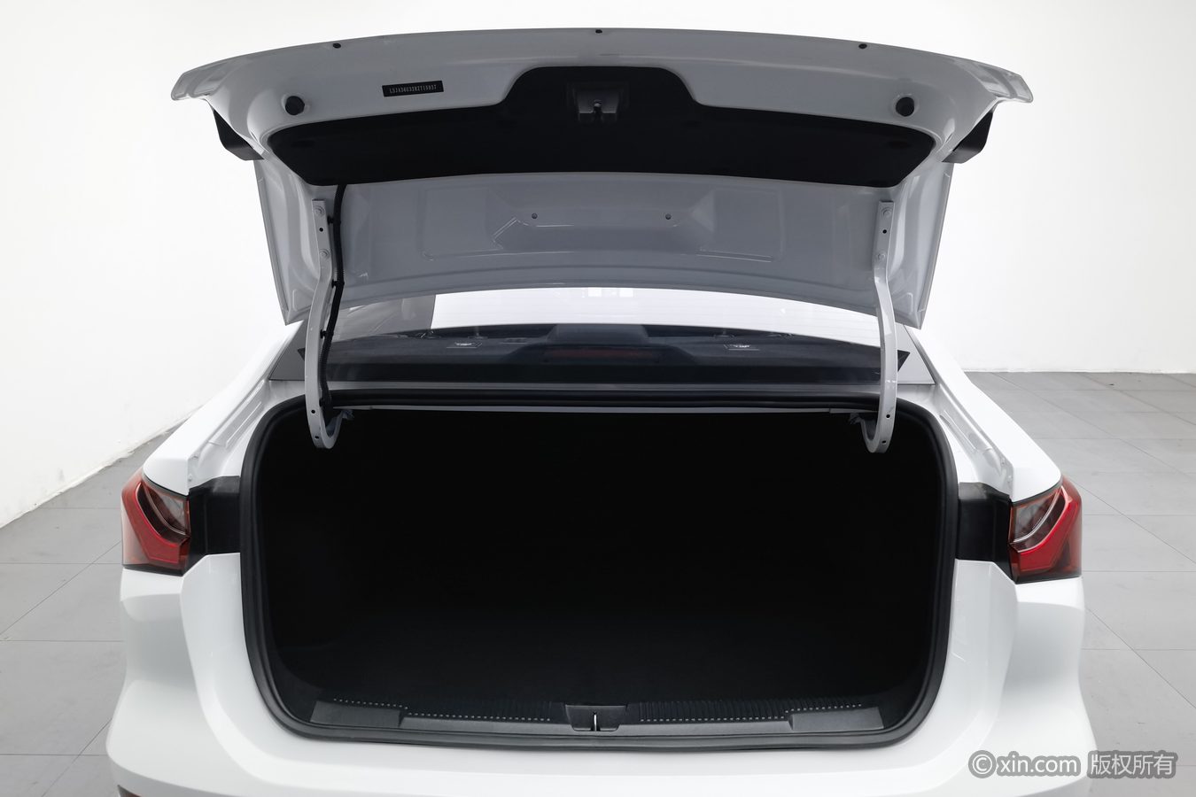 Roewe i5 2024 #17 Roewe i5 2024 car image #17