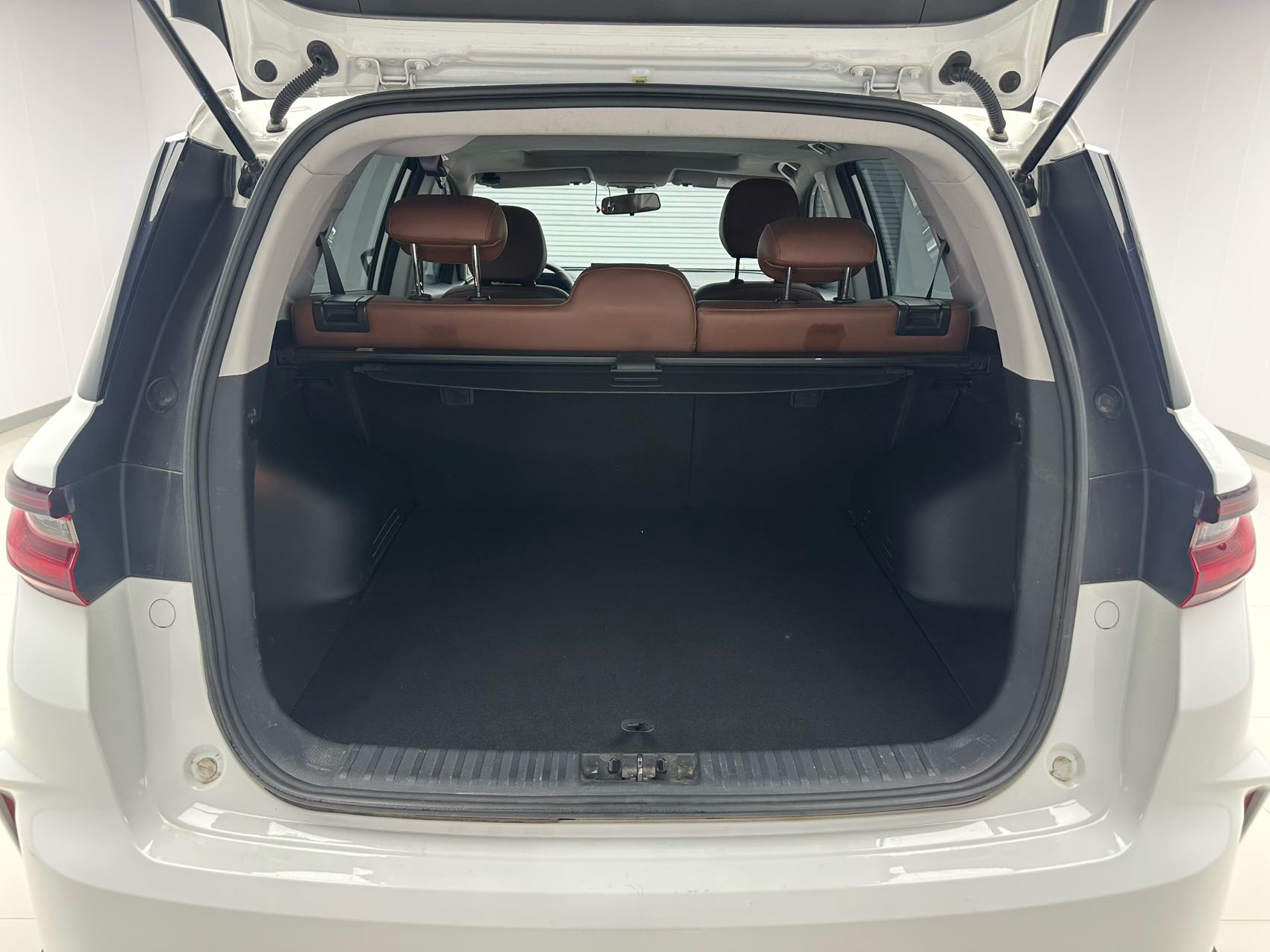 GEELY Vision X6 2023 car image #9