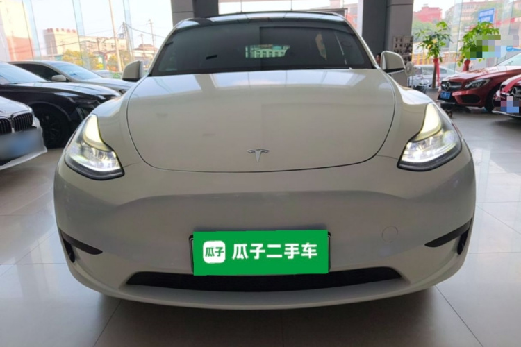Tesla Model Y 2022 car image #3