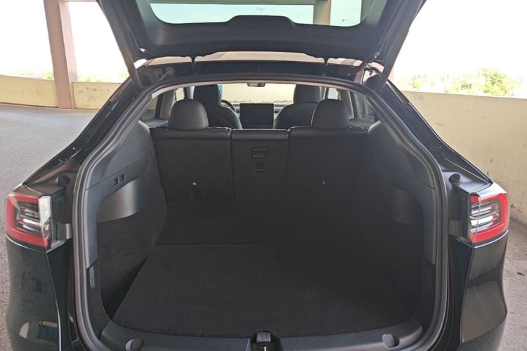 Tesla Model Y 2021 #19 Tesla Model Y 2021 car image #19