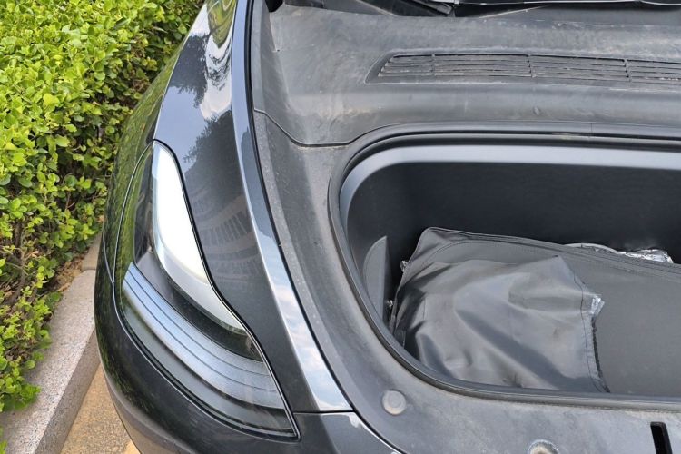 Tesla Model Y 2024 car image #24