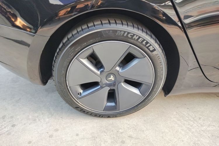 Tesla Model 3 2023 car image #5