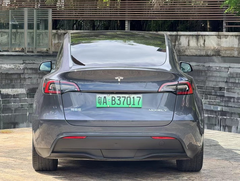 Tesla Model Y 2022 car image #5