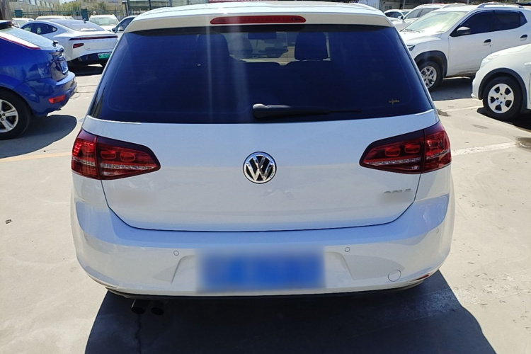 Volkswagen Golf 2017 car image #6