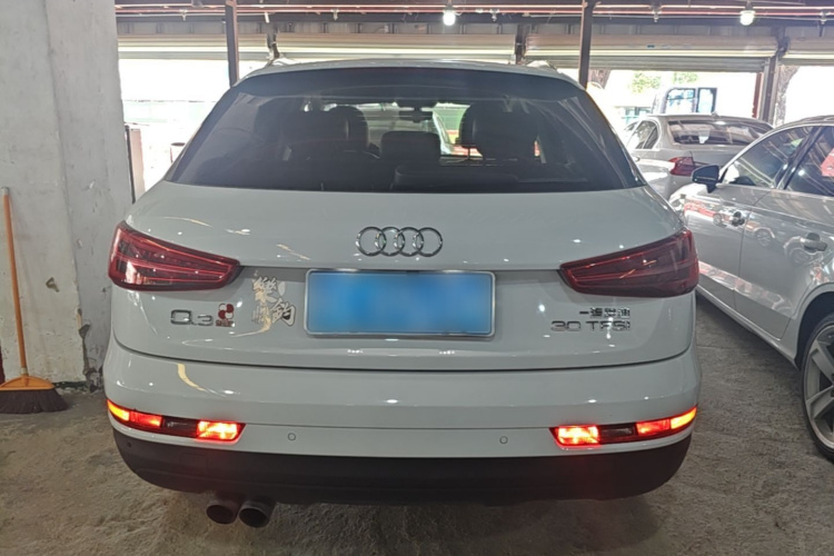 Audi Q3 2018 car image #6