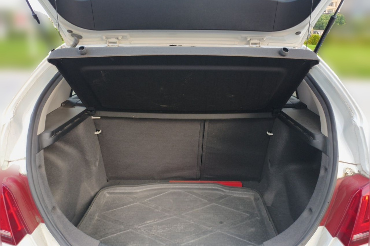 GEELY Emgrand 2015 car image #17