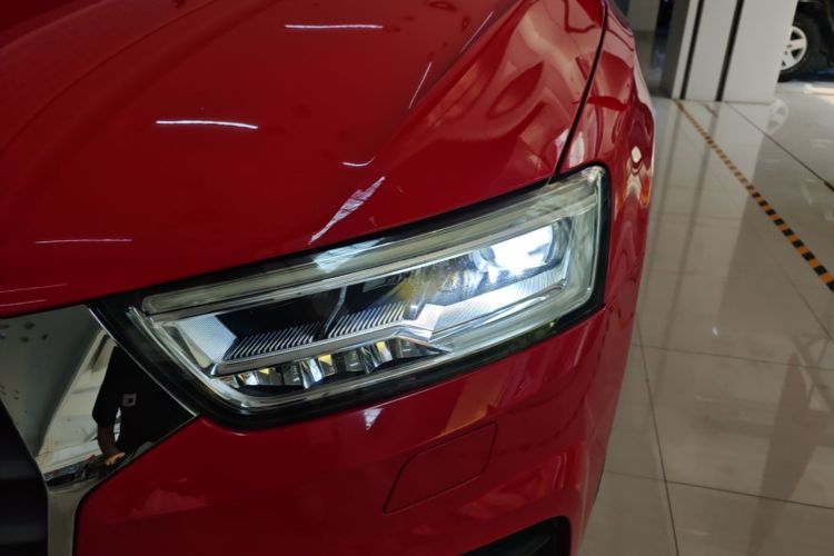 Audi Q3 2017 car image #23