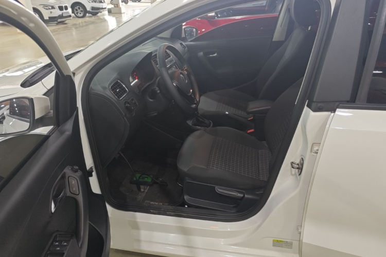 Volkswagen Polo 2018 car image #15