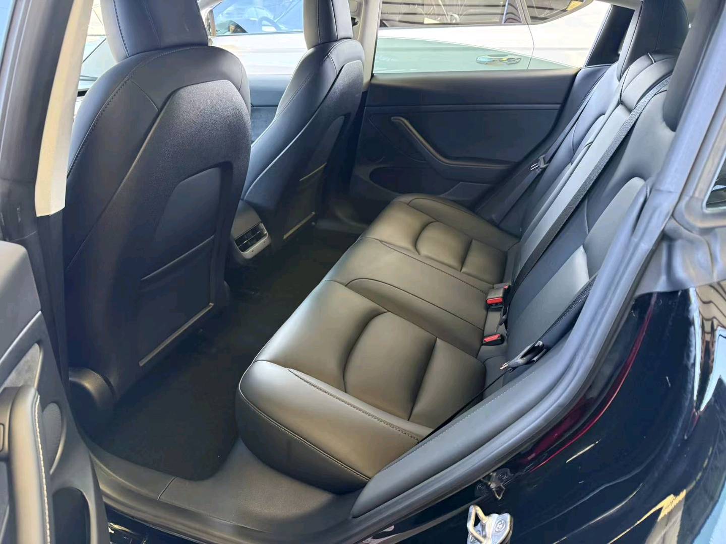 Tesla Model 3 2023 car image #9
