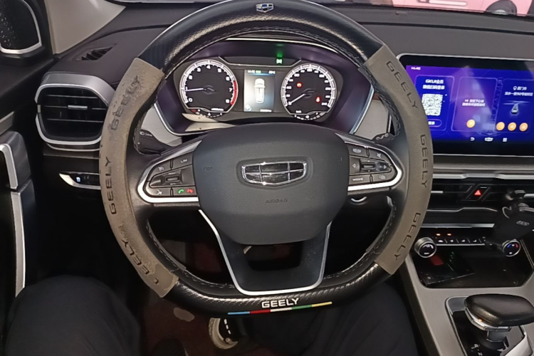 GEELY Coolray 2023 изображение автомобиля #11