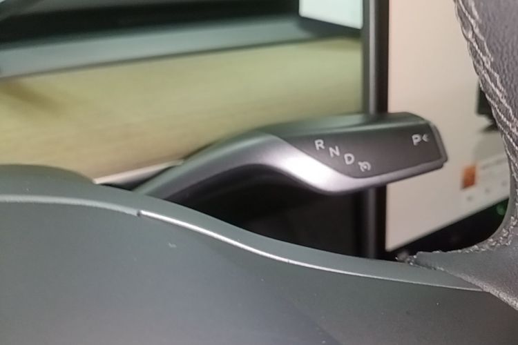 Tesla Model Y 2023 car image #14