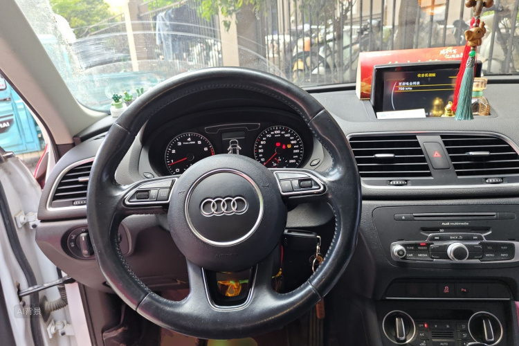 Audi Q3 2017 image de voiture #12