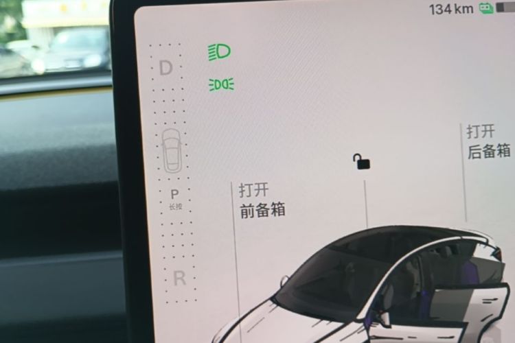 Tesla Model Y 2025 car image #14