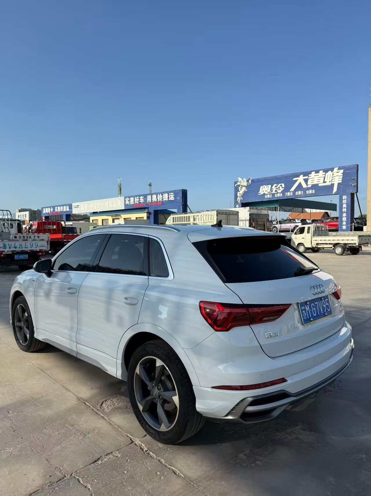 Audi Q3 2020 car image #4