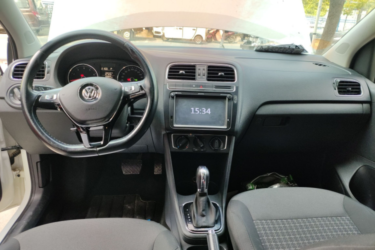 Volkswagen Polo 2017 car image #10