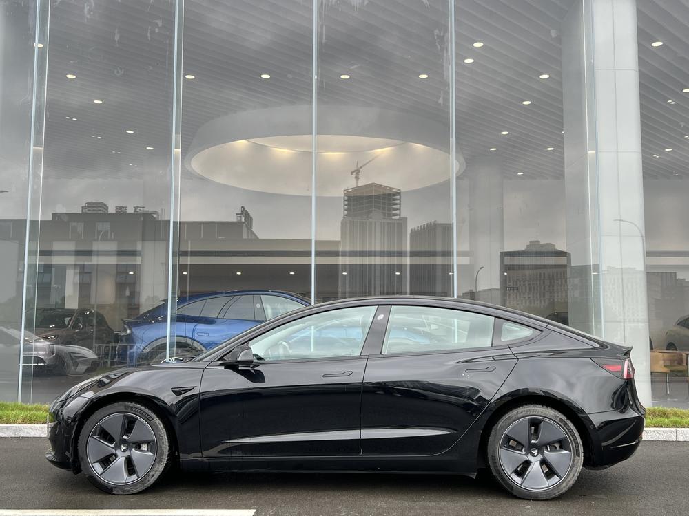 Tesla Model 3 2022 car image #3