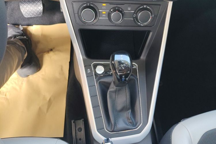 Volkswagen Polo 2021 car image #18