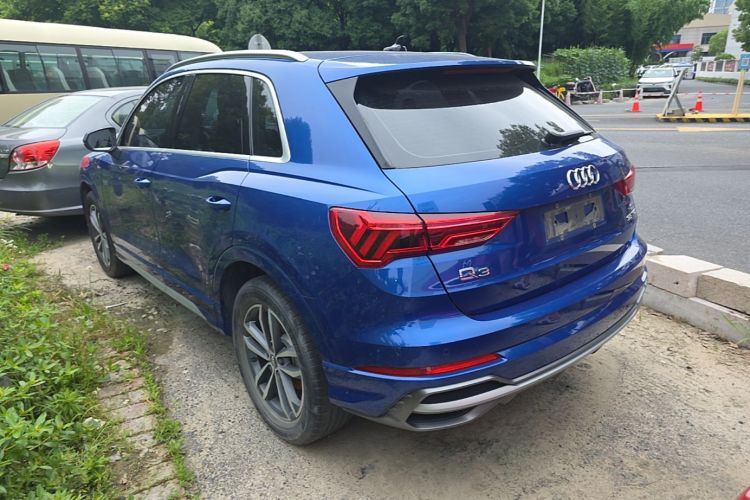 Audi Q3 2021 car image #5