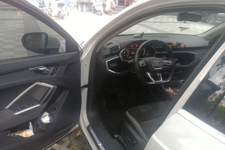 Audi Q3 2022 car image #18