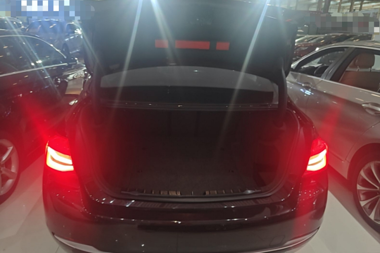 BMW 3 Series 2018 car image #19