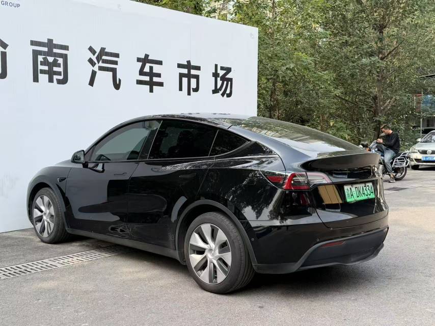Tesla Model Y 2022 صورة سيارة #12