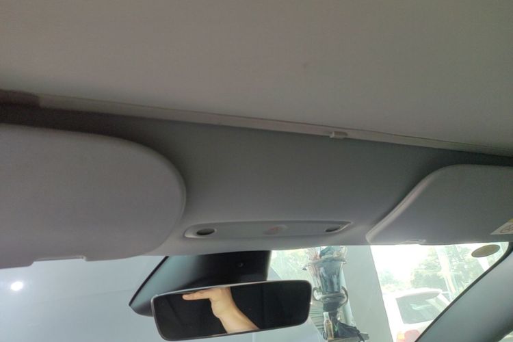 Tesla Model 3 2023 car image #18
