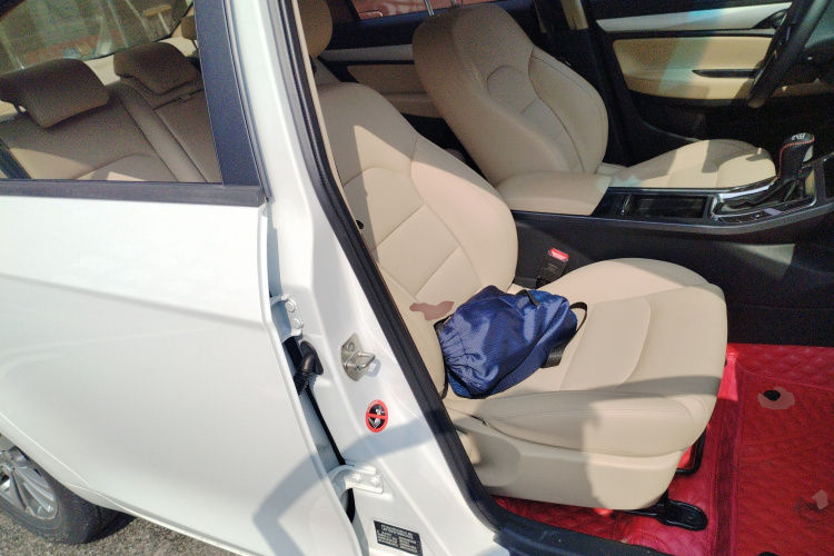 GEELY Emgrand 2019 #25 GEELY Emgrand 2019 car image #25