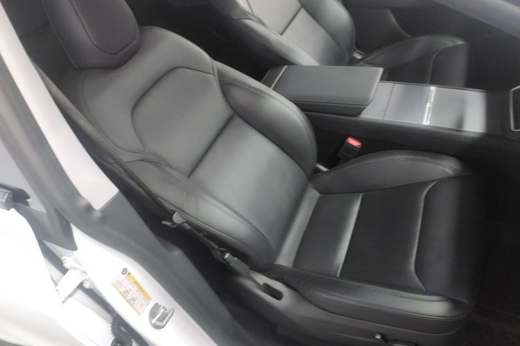 Tesla Model Y 2025 #24 Tesla Model Y 2025 immagine di auto #24