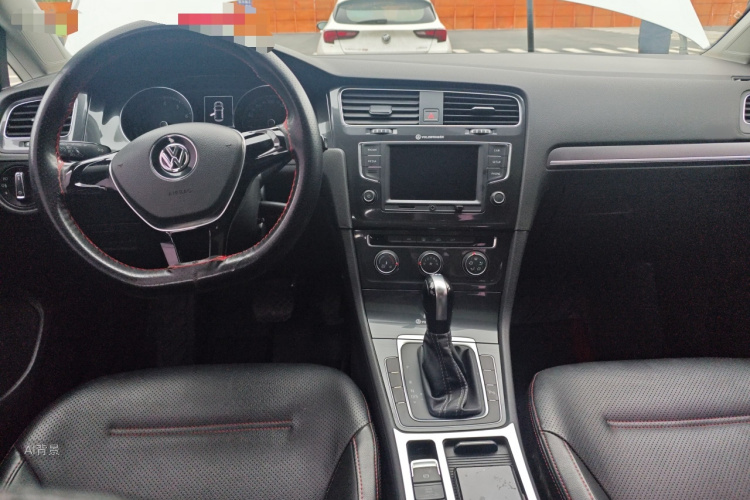Volkswagen Golf 2017 car image #11