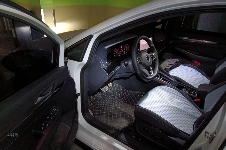 Volkswagen Golf 2023 car image #18