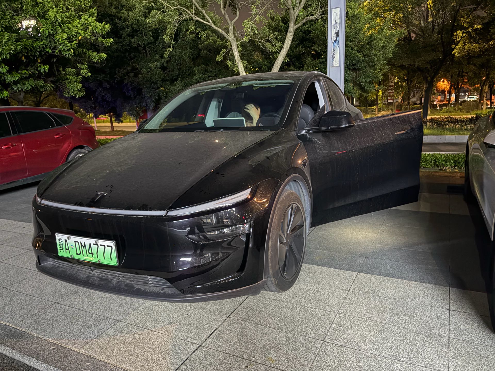Tesla Model Y 2025 #4 Tesla Model Y 2025 imagen de coche #4