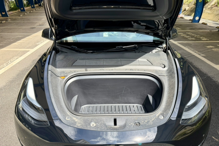 Tesla Model Y 2023 #27 Tesla Model Y 2023 immagine di auto #27
