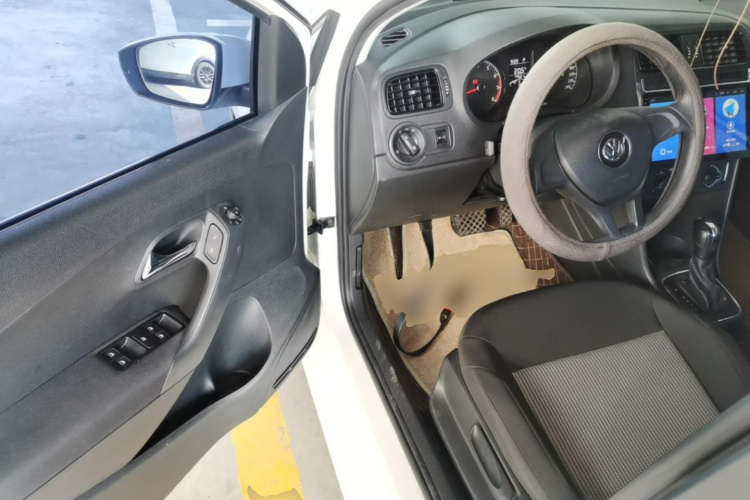 Volkswagen Polo 2017 car image #16