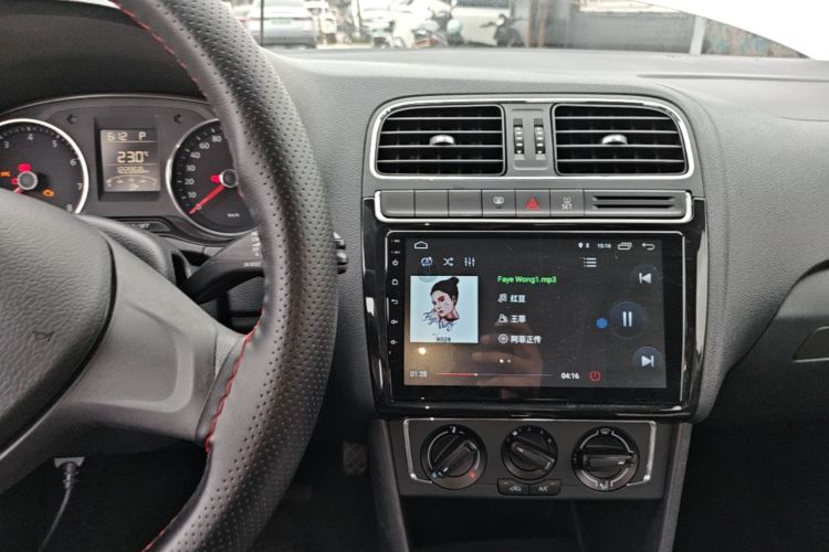 Volkswagen Polo 2015 #13 Volkswagen Polo 2015 car image #13