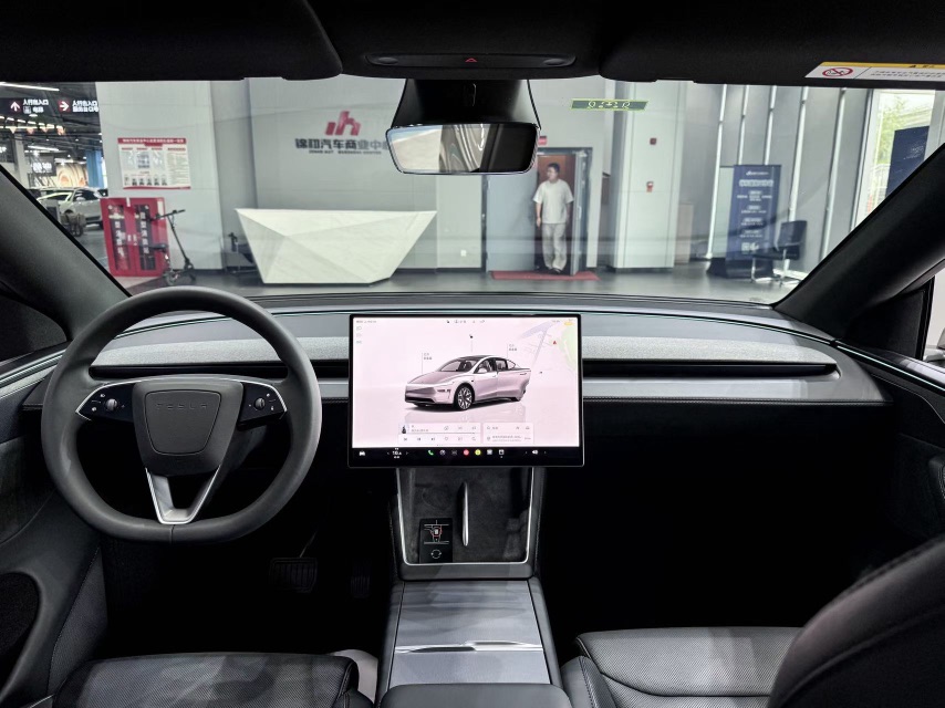 Tesla Model Y L 2026 #5 Tesla Model Y L 2026 car image #5