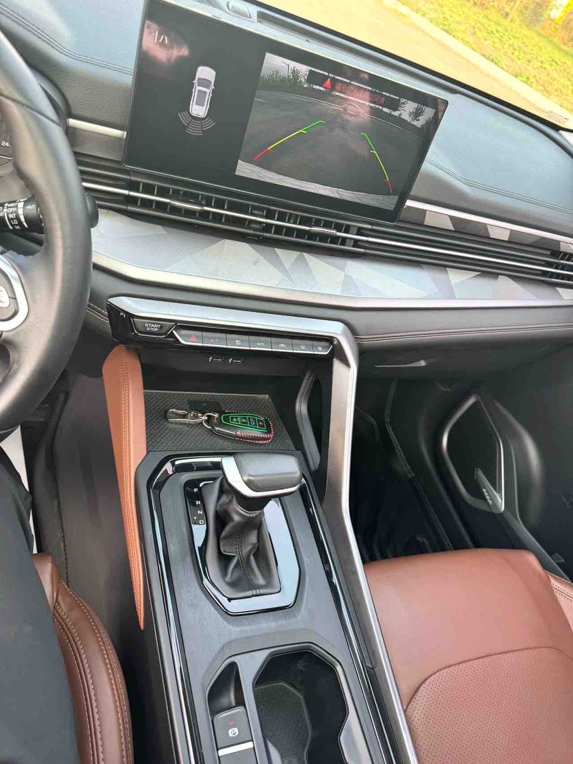 GEELY Vision X6 2023 صورة سيارة #16