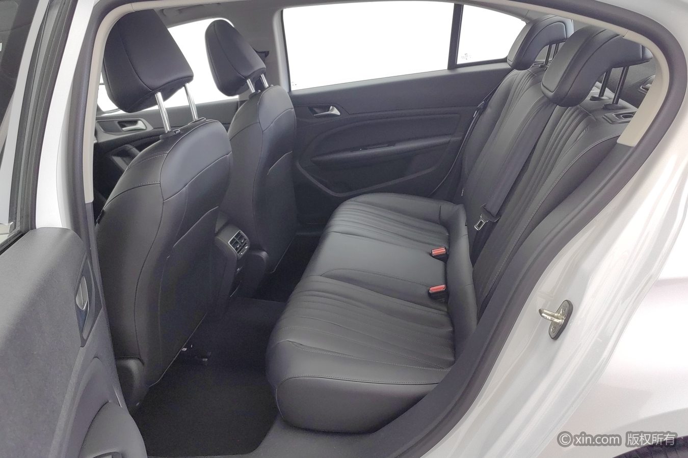 Peugeot 408 2024 car image #16
