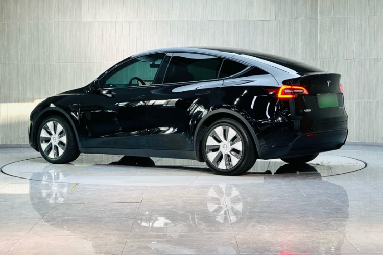 Tesla Model Y 2022 #6 Tesla Model Y 2022 car image #6