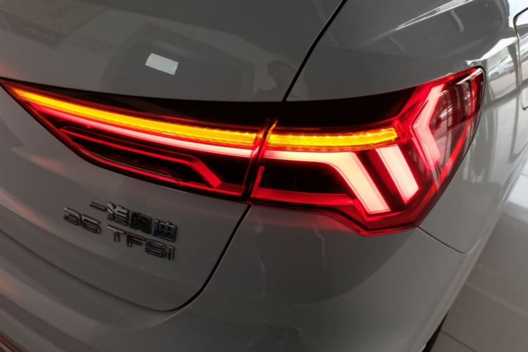 Audi Q3 2022 car image #8