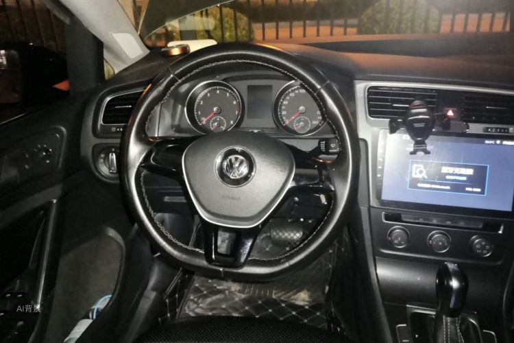 Volkswagen Golf 2017 car image #12