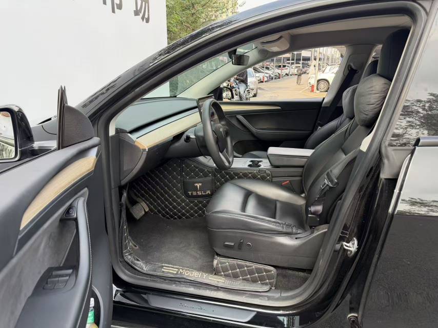 Tesla Model Y 2022 #4 Tesla Model Y 2022 car image #4