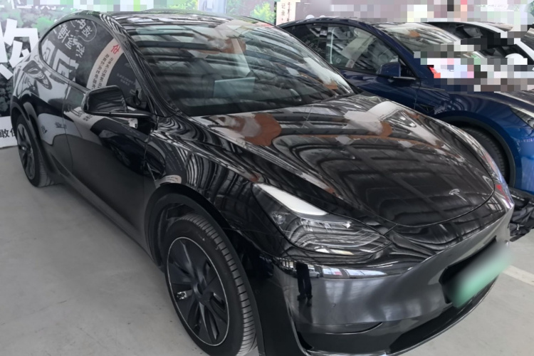 Tesla Model Y 2023 صورة سيارة #6