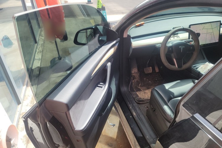 Tesla Model Y 2022 car image #16