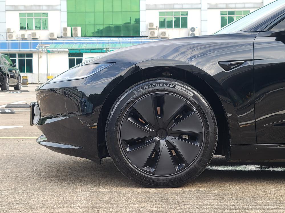 Tesla Model 3 2024 car image #17