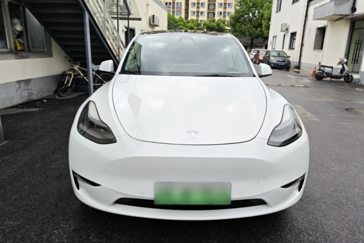 Tesla Model Y 2021 car image #3