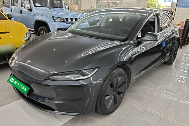 Tesla Model 3 2025 car image #2