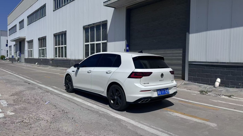 Volkswagen Golf 2023 imagen de coche #6