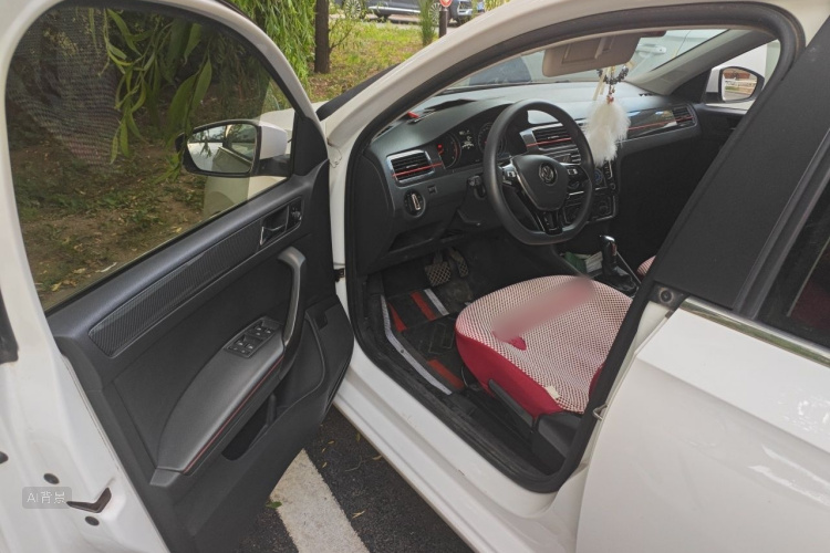 Volkswagen Santana 2017 car image #18