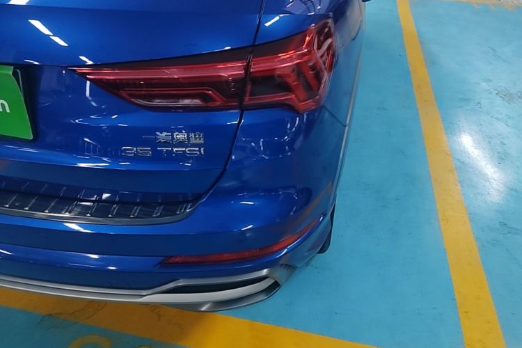 Audi Q3 2020 car image #8