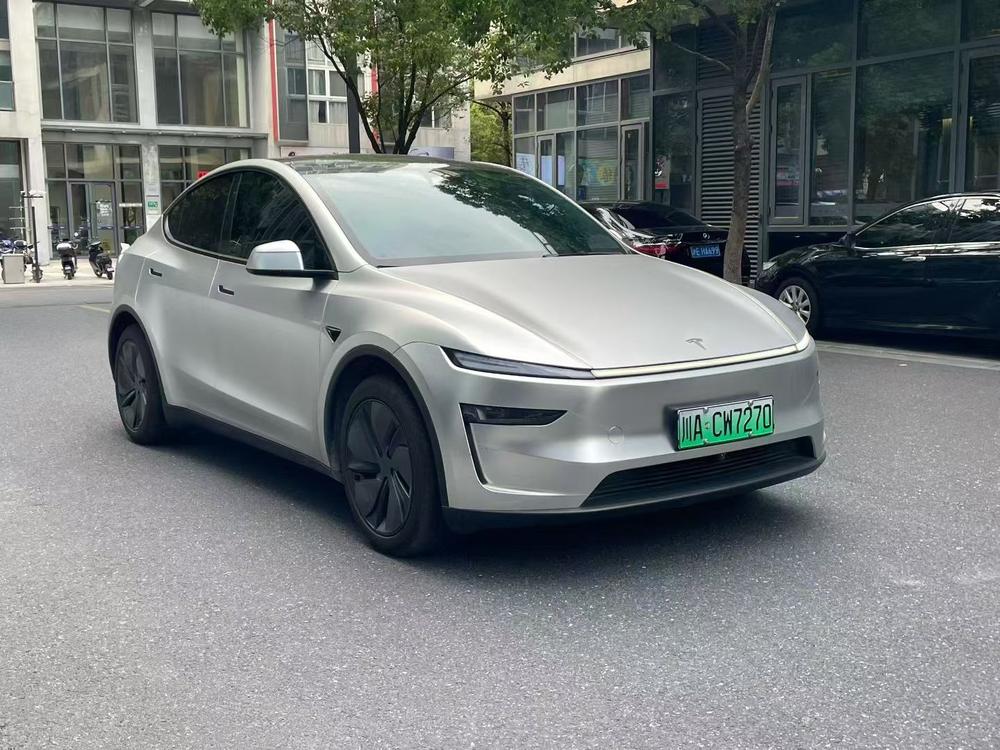 Tesla Model Y 2025 car image #3